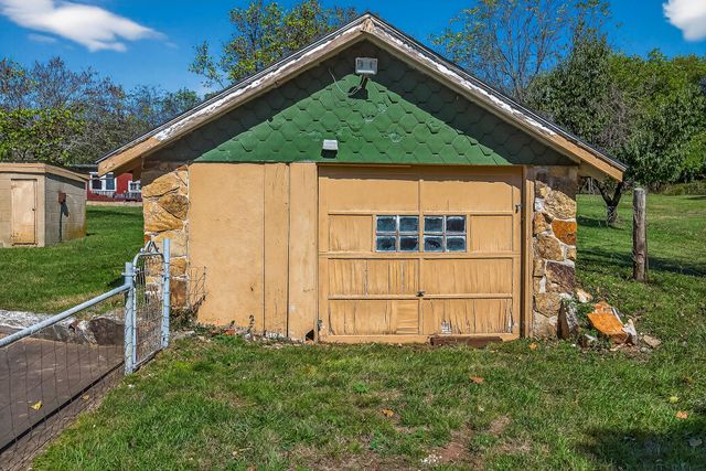 2463 W Farm Road 76, Springfield, MO 65803