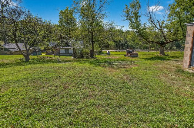 2463 W Farm Road 76, Springfield, MO 65803