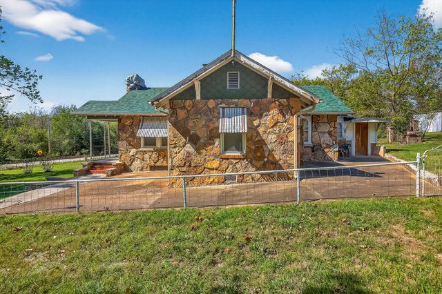 2463 W Farm Road 76, Springfield, MO 65803