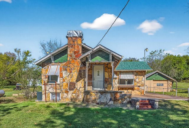 2463 W Farm Road 76, Springfield, MO 65803