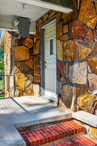 2463 W Farm Road 76, Springfield, MO 65803