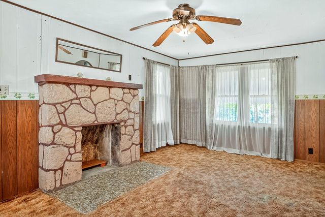 2463 W Farm Road 76, Springfield, MO 65803