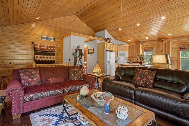 6645 Foote Trail, Fennville, MI 49408