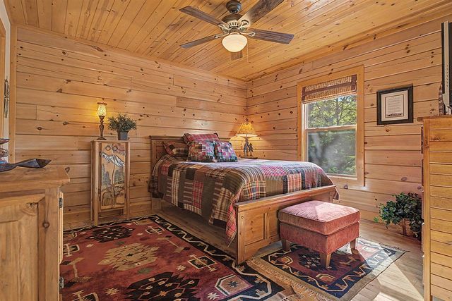 6645 Foote Trail, Fennville, MI 49408