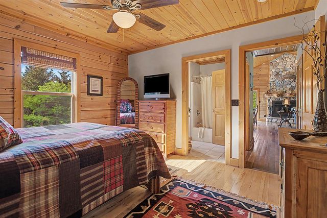 6645 Foote Trail, Fennville, MI 49408