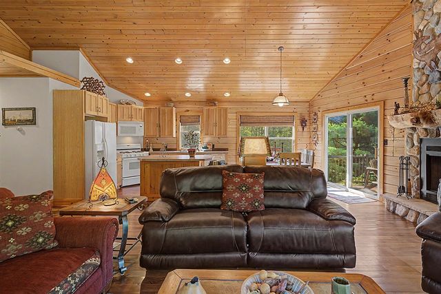 6645 Foote Trail, Fennville, MI 49408