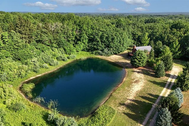 6645 Foote Trail, Fennville, MI 49408
