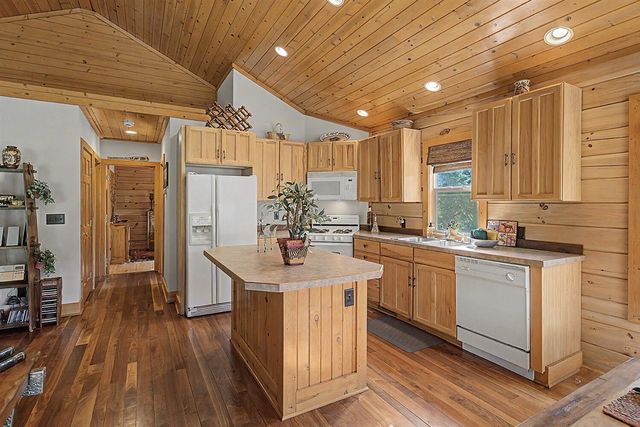 6645 Foote Trail, Fennville, MI 49408