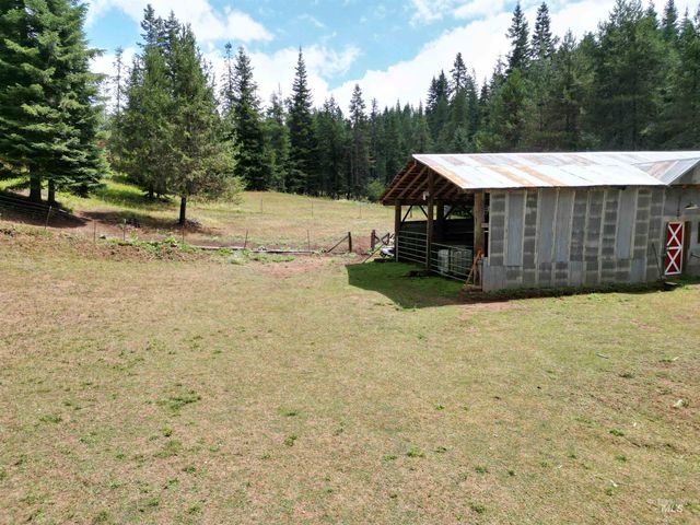 22848 Hwy 11, Weippe, ID 83553