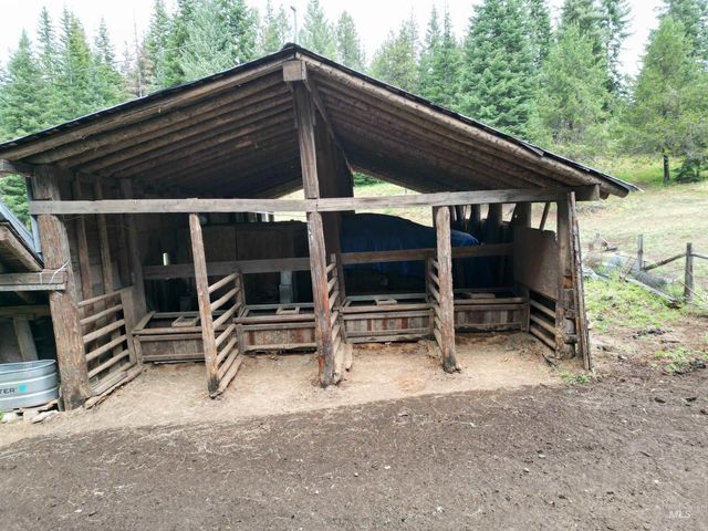 22848 Hwy 11, Weippe, ID 83553