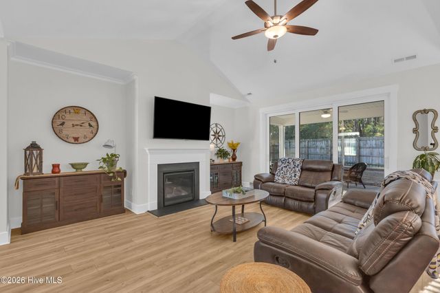 452 Beaumont Oaks Drive, Wilmington, NC 28411