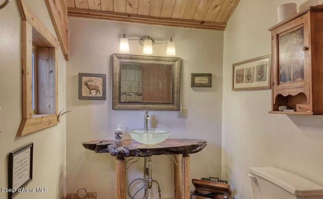 19118 St Joe River Rd, Calder, ID 83808