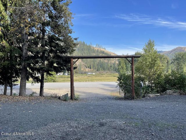 19118 St Joe River Rd, Calder, ID 83808