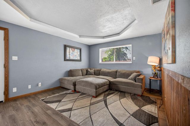 724 Dabney Ave, Rio Linda, CA 95673