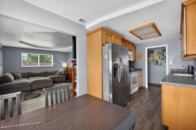 724 Dabney Ave, Rio Linda, CA 95673