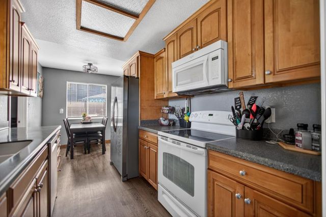 724 Dabney Ave, Rio Linda, CA 95673