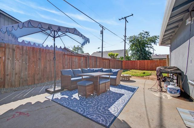 724 Dabney Ave, Rio Linda, CA 95673