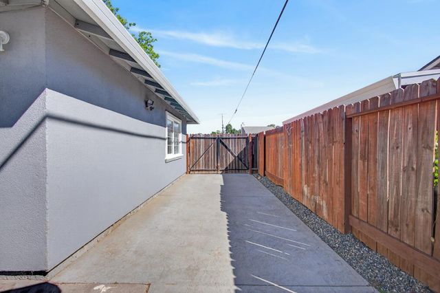 724 Dabney Ave, Rio Linda, CA 95673