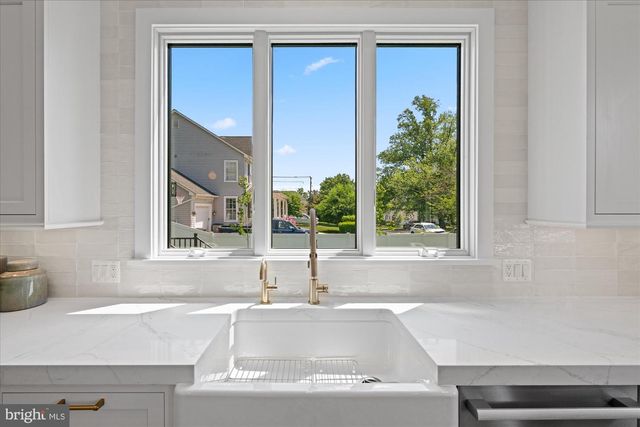 6523 ELMHIRST DR, Falls Church, VA 22043