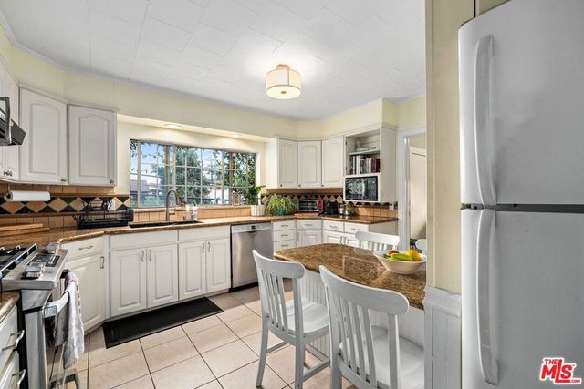 2302 Berkeley Avenue, Los Angeles, CA 90026