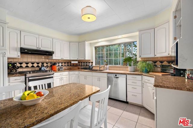 2302 Berkeley Avenue, Los Angeles, CA 90026