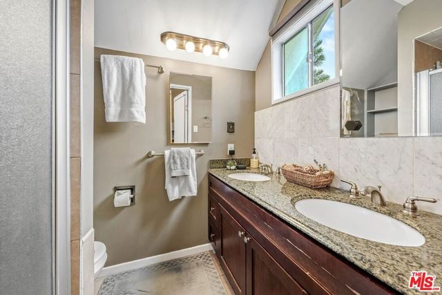 2302 Berkeley Avenue, Los Angeles, CA 90026