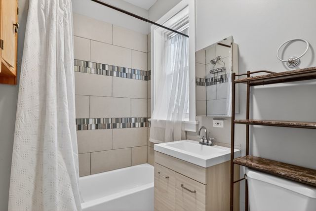 7027 S Harper Avenue, Chicago, IL 60637