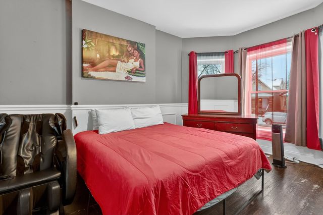 7027 S Harper Avenue, Chicago, IL 60637