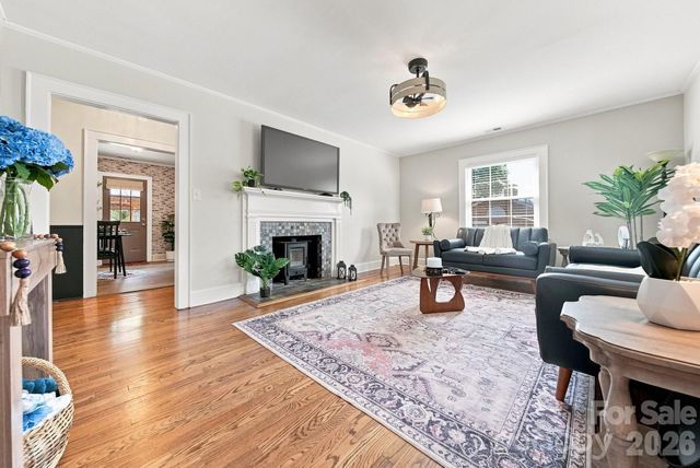 312 Sharon Avenue NW, Lenoir, NC 28645
