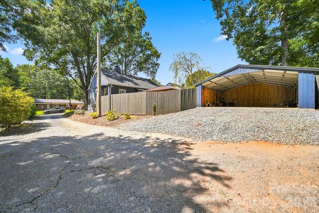 312 Sharon Avenue NW, Lenoir, NC 28645