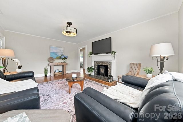 312 Sharon Avenue NW, Lenoir, NC 28645