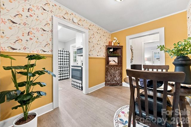 312 Sharon Avenue NW, Lenoir, NC 28645
