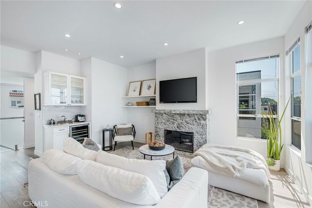 647 1st Place, Hermosa Beach, CA 90254