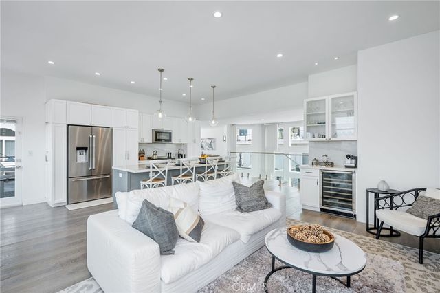 647 1st Place, Hermosa Beach, CA 90254