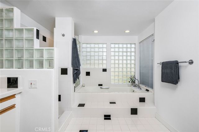 647 1st Place, Hermosa Beach, CA 90254