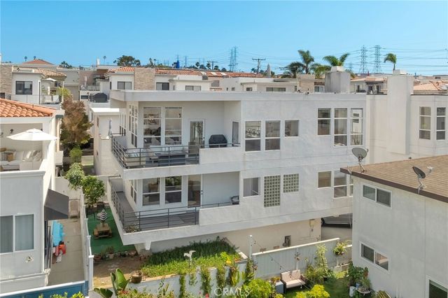 647 1st Place, Hermosa Beach, CA 90254