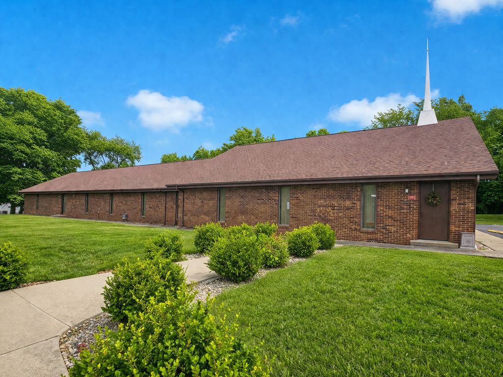 Image 1 of property listing at 1000 N 42nd Street, Mt Vernon, IL 62864