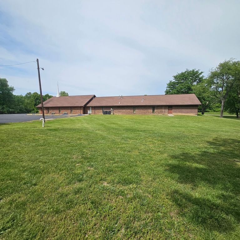 Image 15 of property listing at 1000 N 42nd Street, Mt Vernon, IL 62864