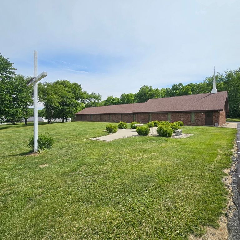 Image 3 of property listing at 1000 N 42nd Street, Mt Vernon, IL 62864