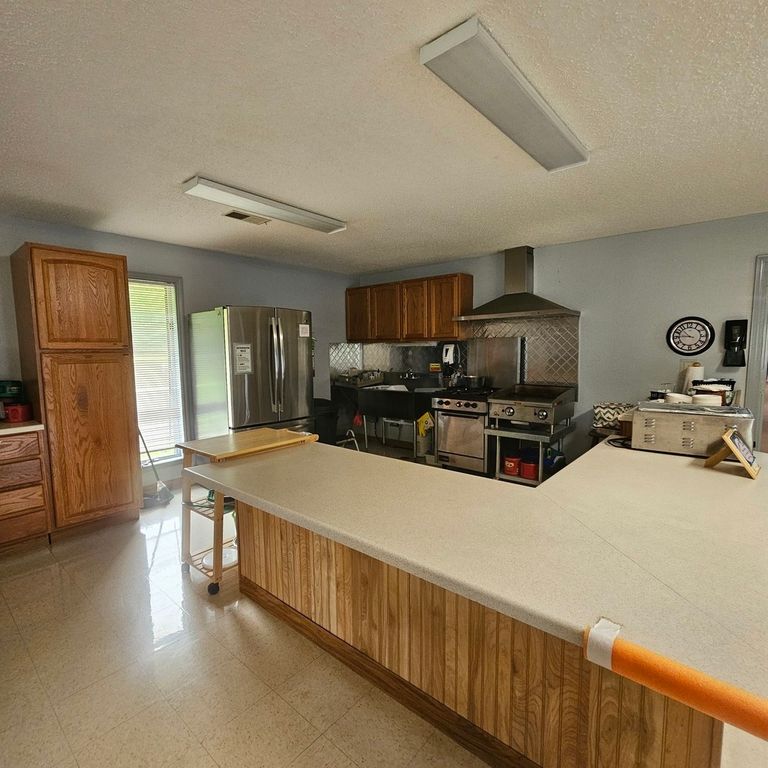 Image 21 of property listing at 1000 N 42nd Street, Mt Vernon, IL 62864