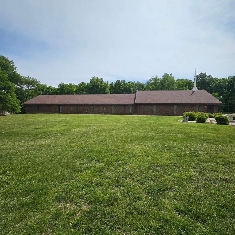 Image 5 of property listing at 1000 N 42nd Street, Mt Vernon, IL 62864