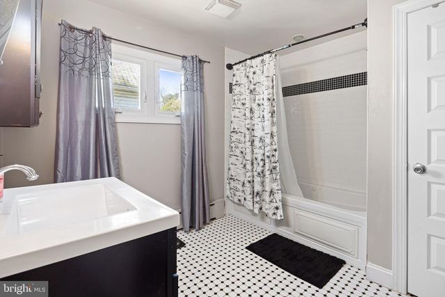 81 PRICE AVE, Lansdowne, PA 19050