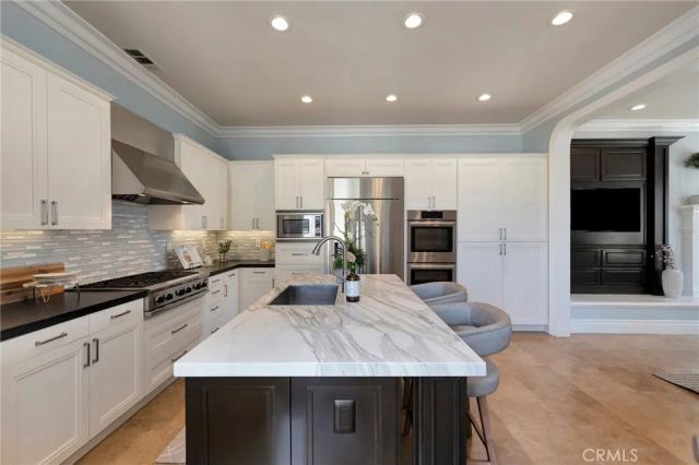 6572 Beachview Drive, Huntington Beach, CA 92648