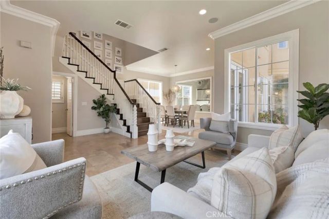 6572 Beachview Drive, Huntington Beach, CA 92648