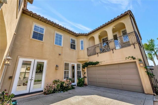 6572 Beachview Drive, Huntington Beach, CA 92648
