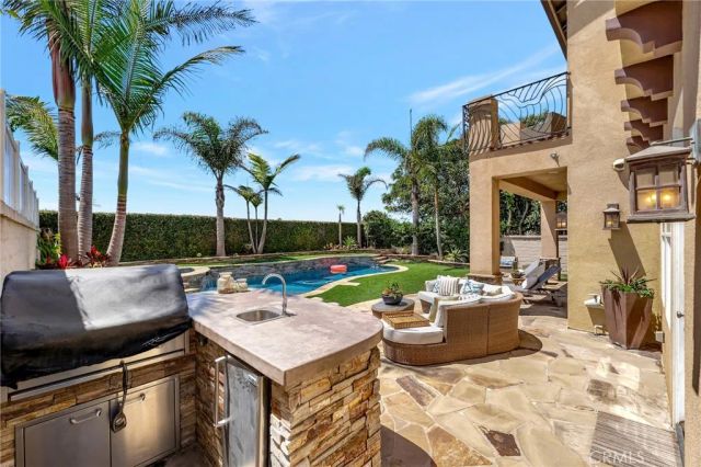 6572 Beachview Drive, Huntington Beach, CA 92648
