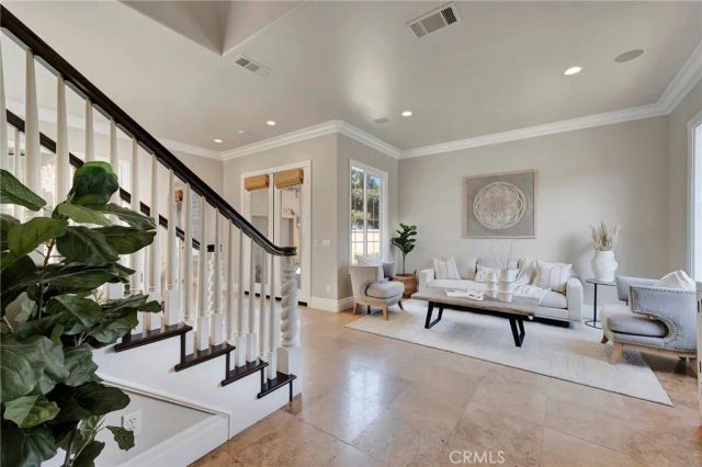 6572 Beachview Drive, Huntington Beach, CA 92648