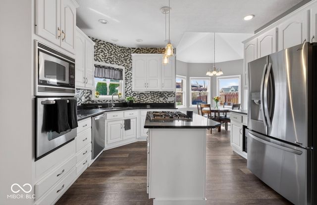 6177 W Broken Arrow Court, New Palestine, IN 46163