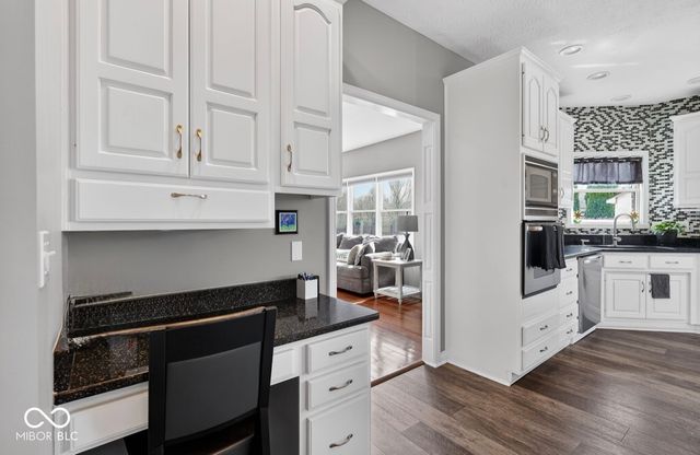 6177 W Broken Arrow Court, New Palestine, IN 46163