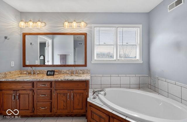 6177 W Broken Arrow Court, New Palestine, IN 46163